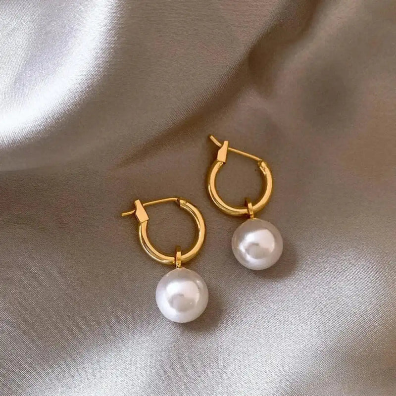 Scolet | Chic Gold Earrings Adorned with White Pearls