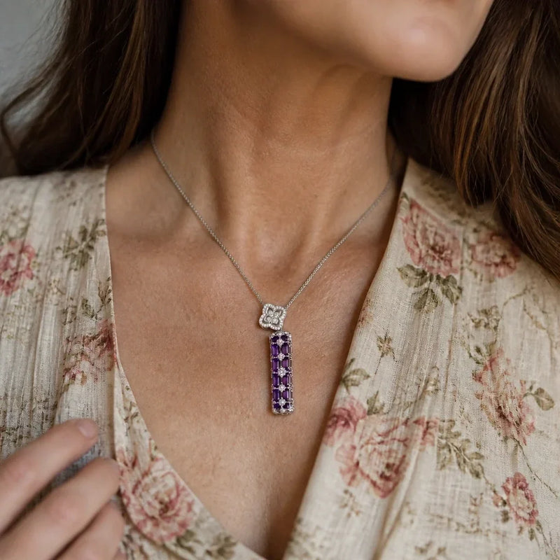Arnthia | Channel-Inspired Bar Pendant Necklace